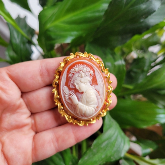 Vintage Ornate Cameo Brooch Pin - Picture 2 of 5
